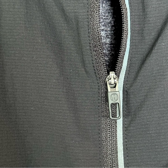 Lululemon Unisex Quarter 1/4 Zip Two Tone Sleeves Heather Grey Black - Picture 4 of 9